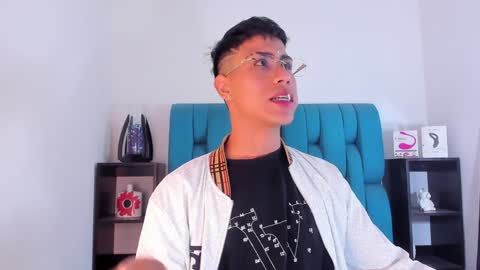 Snapshot of alannaughty_ chatting on 01.19.25 alannaughty_ online show from 01.19.25