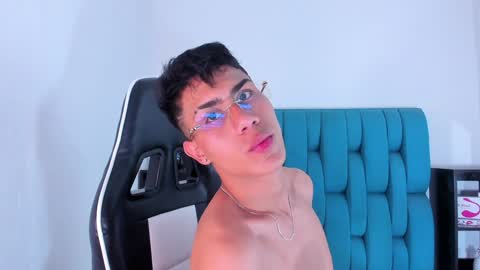 Snapshot of alannaughty_ chatting on 02.08.25 alannaughty_ online show from 02.08.25