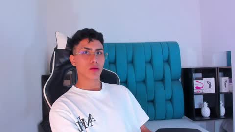 Snapshot of alannaughty_ chatting on 02.09.25 alannaughty_ online show from 02.09.25