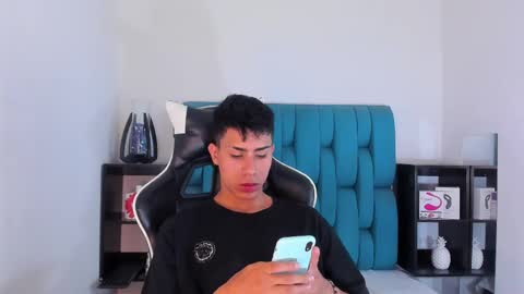 Snapshot of alannaughty_ chatting on 02.15.25 alannaughty_ online show from 02.15.25