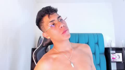 Snapshot of alannaughty_ chatting on 02.26.25 alannaughty_ online show from 02.26.25