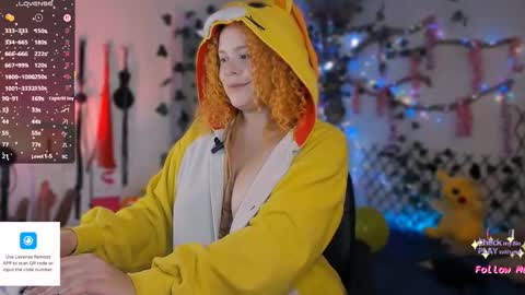 Snapshot of alaska_colors chatting on 10.11.25 Caro online show from 10.11.25