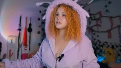 Snapshot of alaska_colors chatting on 10.12.25 Caro online show from 10.12.25