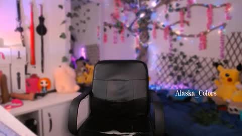 Snapshot of alaska_colors chatting on 11.08.25 Caro online show from 11.08.25