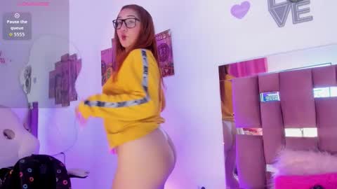 Snapshot of alba_grey chatting on 11.24.25 alba online show from 11.24.25