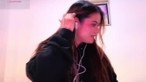 Snapshot of alba_toro535670 chatting on 04.15.26 alba_toro535670 online show from 04.15.26