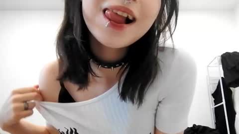 Snapshot of alberthamazierski chatting on 10.12.25 Im Katrina online show from 10.12.25