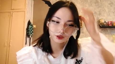 Snapshot of alberthamazierski chatting on 10.26.25 Im Katrina online show from 10.26.25