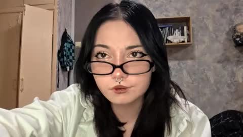 Snapshot of alberthamazierski chatting on 11.22.25 Im Katrina online show from 11.22.25