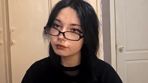 Snapshot of alberthamazierski chatting on 11.26.25 Im Katrina online show from 11.26.25