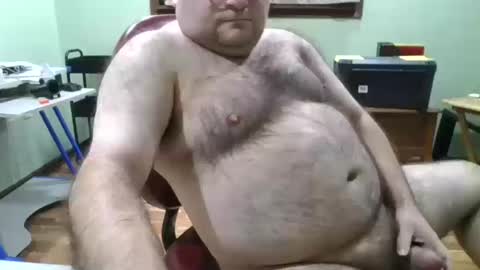 Snapshot of albertle345 chatting on 10.18.25 albertle345 online show from 10.18.25