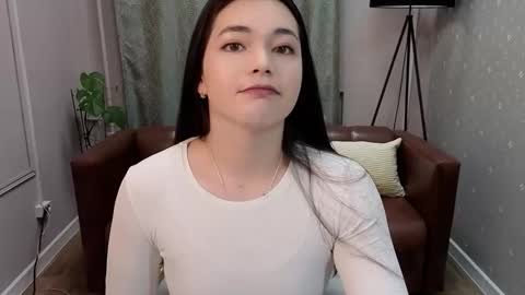 Snapshot of albi_glow chatting on 11.16.25 Albi online show from 11.16.25