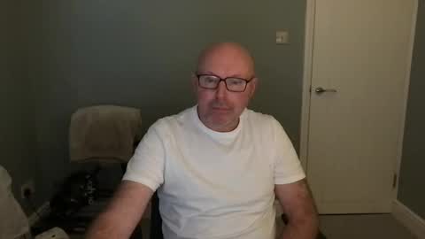 Snapshot of alc300170 chatting on 10.31.25 alc300170 online show from 10.31.25