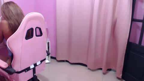 Snapshot of aldana_stone chatting on 11.15.25 aldana_stone online show from 11.15.25