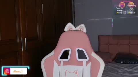 Snapshot of alecadrews_ chatting on 10.23.25 ALEC ANDREWS online show from 10.23.25