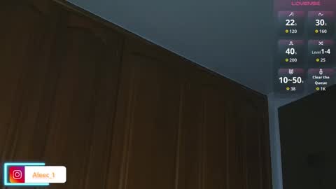 Snapshot of alecadrews_ chatting on 10.30.25 ALEC ANDREWS online show from 10.30.25