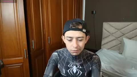 Snapshot of alecadrews_ chatting on 10.31.25 ALEC ANDREWS online show from 10.31.25