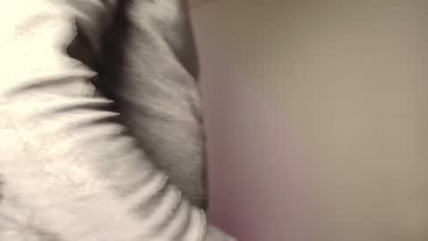 Snapshot of alecadrews_ chatting on 11.18.25 ALEC ANDREWS online show from 11.18.25