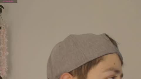 Snapshot of alecadrews_ chatting on 11.25.25 ALEC ANDREWS online show from 11.25.25