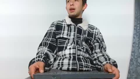 Snapshot of alecadrews_ chatting on 12.05.25 ALEC ANDREWS online show from 12.05.25