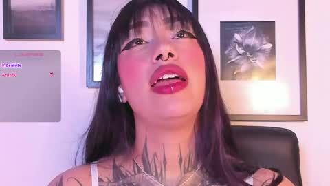 Snapshot of aleja_5 chatting on 04.05.26 Ale online show from 04.05.26