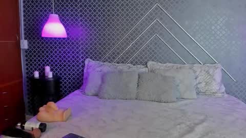 Snapshot of aleja_bloom chatting on 10.16.25 aleja_bloom online show from 10.16.25