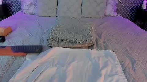 Snapshot of aleja_bloom chatting on 11.14.25 aleja_bloom online show from 11.14.25