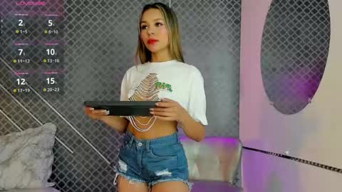 Snapshot of aleja_bloom chatting on 12.04.25 aleja_bloom online show from 12.04.25