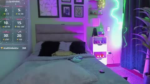 Snapshot of alejaaqueen_ chatting on 09.10.25 Aleja Queen online show from 09.10.25