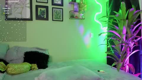 Snapshot of alejaaqueen_ chatting on 10.15.25 Aleja Queen online show from 10.15.25