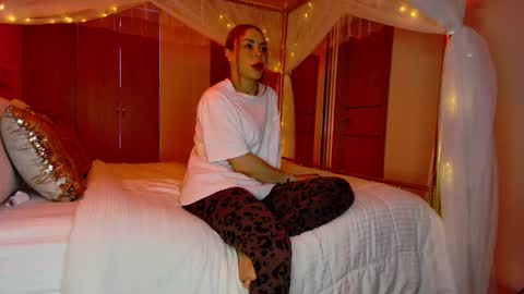 Snapshot of alejadollts chatting on 02.01.26 ALEJADOLLTS online show from 02.01.26