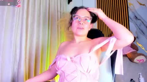 Snapshot of alejagarcia_ chatting on 05.27.26 CUTE ALEJA online show from 05.27.26