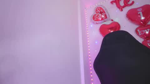 Aleja Harker  online show from 01.28.25