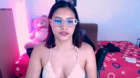 Aleja Harker  online show from 10.27.25