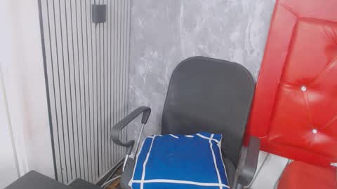Snapshot of alejandra__hills chatting on 03.19.26 online show from 03.19.26