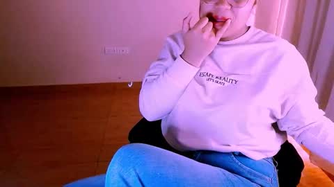 Snapshot of alejandra_conde chatting on 10.14.25 Alejandra online show from 10.14.25