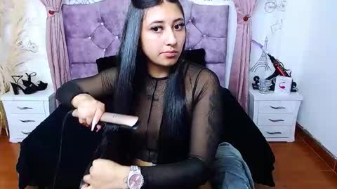 Snapshot of alejandracastr chatting on 10.24.25 ALEJANDRA online show from 10.24.25