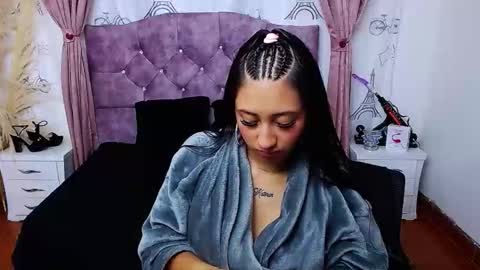 Snapshot of alejandracastr chatting on 10.25.25 ALEJANDRA online show from 10.25.25