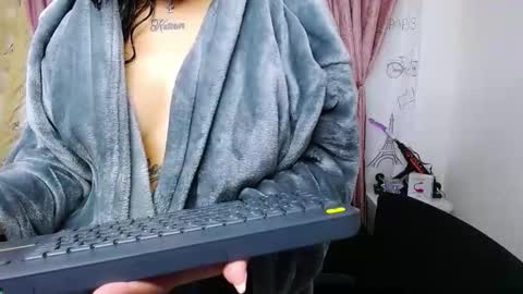 Snapshot of alejandracastr chatting on 10.28.25 ALEJANDRA online show from 10.28.25