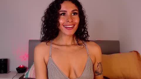 Snapshot of alejandraray chatting on 12.17.25 Danna Ray online show from 12.17.25