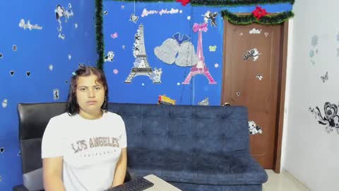 Snapshot of alejita_smithh chatting on 02.04.25 zoe and Kataleya online show from 02.04.25