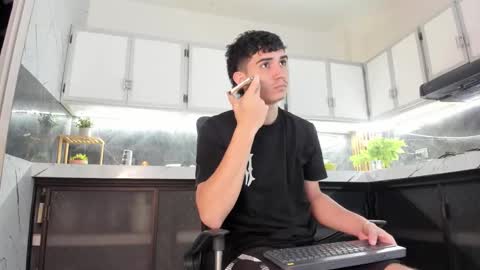 Snapshot of alejo_gray1 chatting on 01.05.26 alejo_gray1 online show from 01.05.26