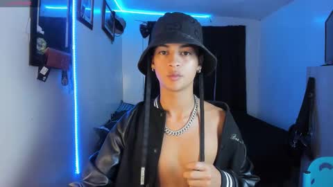 Snapshot of alejoo_storms chatting on 10.16.25 alejo online show from 10.16.25