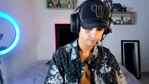 Snapshot of alejoo_storms chatting on 12.16.25 alejo online show from 12.16.25