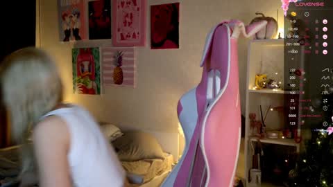 Snapshot of aleksalore chatting on 12.02.24 Lexi online show from 12.02.24