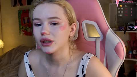 Snapshot of aleksalore chatting on 02.05.25 Lexi online show from 02.05.25
