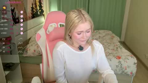 Snapshot of aleksalore chatting on 10.20.25 Lexi online show from 10.20.25