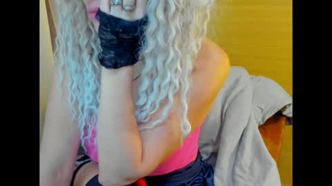 Snapshot of alenablack chatting on 02.12.26 Luly online show from 02.12.26