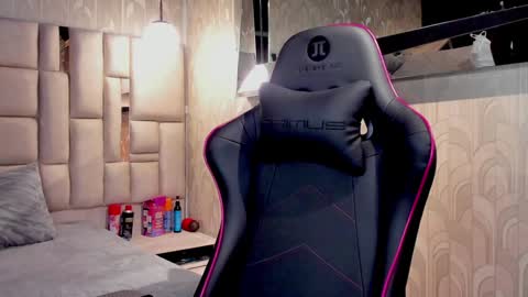 Snapshot of aless_king chatting on 01.05.25 Alessandro King online show from 01.05.25