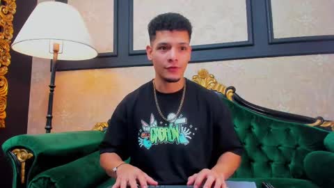 Snapshot of aless_king chatting on 02.18.25 Alessandro King online show from 02.18.25